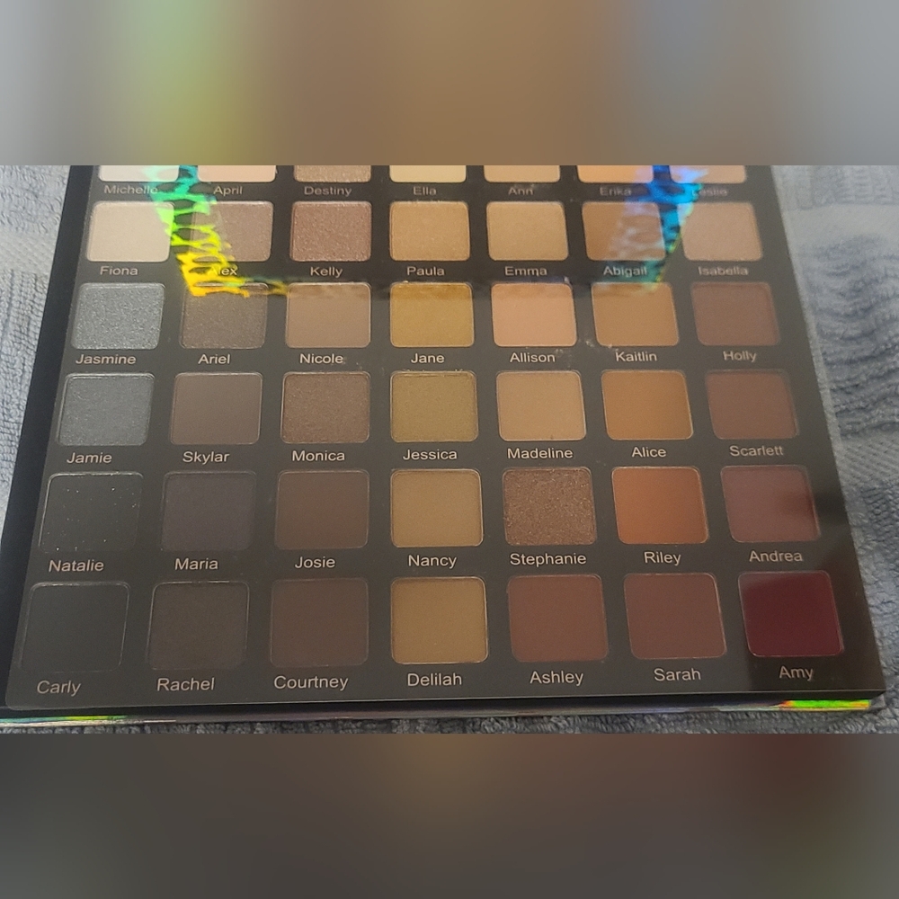 Violet Voss Matte and Shimmer Eyeshadow Palette